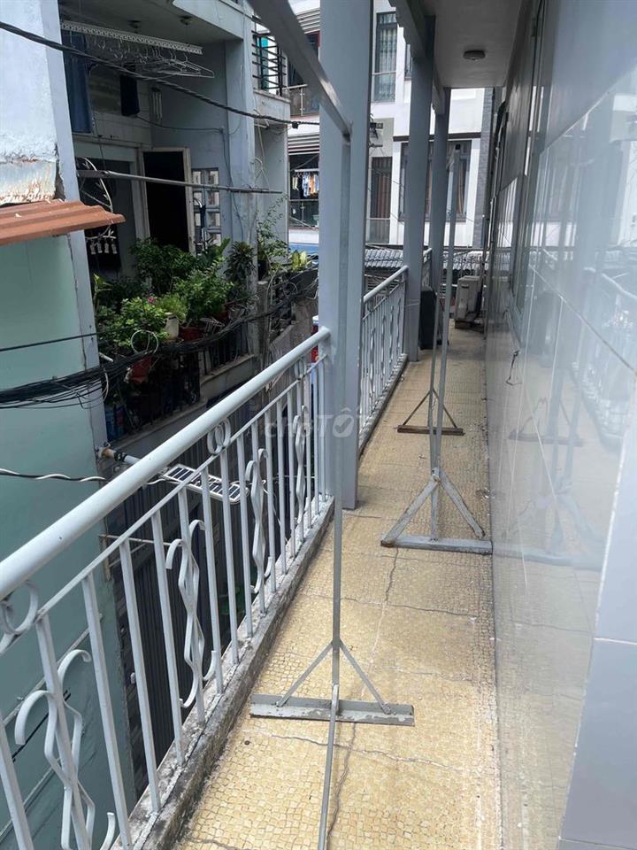 Hẽm xe hơi đói diện bệnh viện 175 đường Nguyễn Kiệm nhà 2 mặt tiền