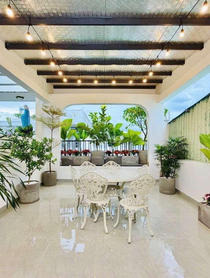 8,8 TỶ SỞ HỮU NHÀ MỚI 4 TẦNG , HẺM Ô TÔ NGAY CHỢ PHẠM VĂN BẠCH!