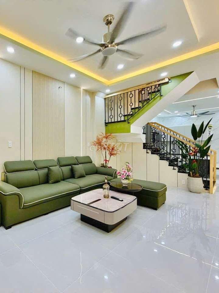8,8 TỶ SỞ HỮU NHÀ MỚI 4 TẦNG , HẺM Ô TÔ NGAY CHỢ PHẠM VĂN BẠCH!