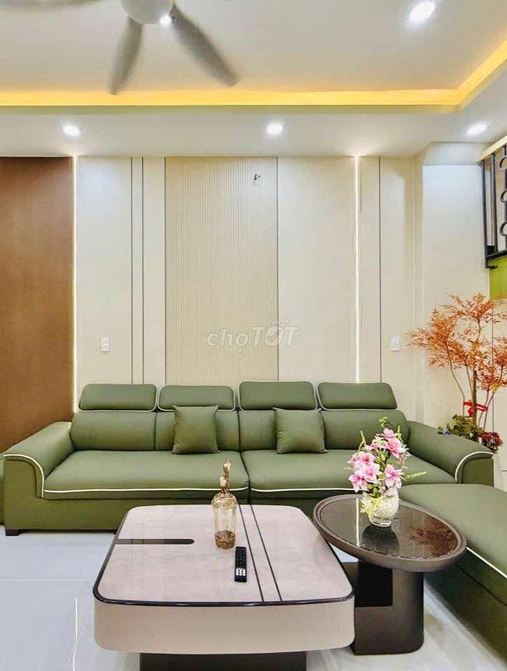 8,8 TỶ SỞ HỮU NHÀ MỚI 4 TẦNG , HẺM Ô TÔ NGAY CHỢ PHẠM VĂN BẠCH!