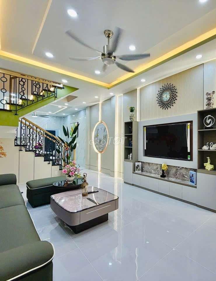 8,8 TỶ SỞ HỮU NHÀ MỚI 4 TẦNG , HẺM Ô TÔ NGAY CHỢ PHẠM VĂN BẠCH!
