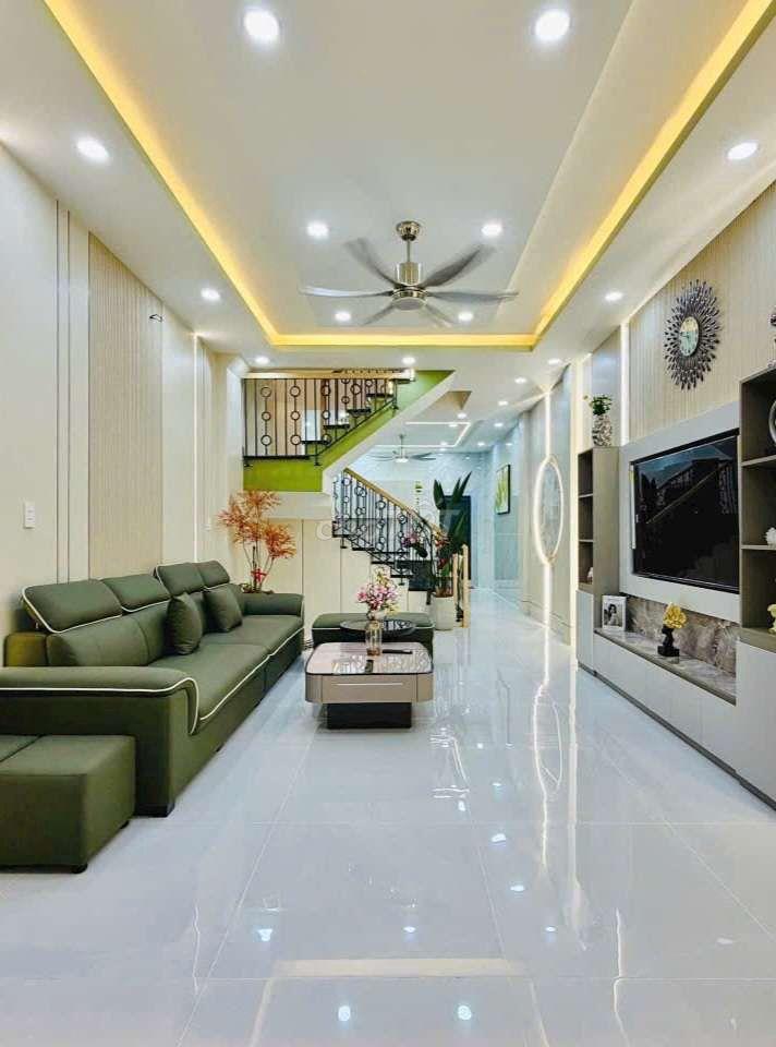8,8 TỶ SỞ HỮU NHÀ MỚI 4 TẦNG , HẺM Ô TÔ NGAY CHỢ PHẠM VĂN BẠCH!
