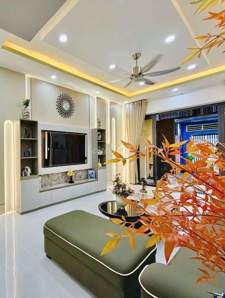 8,8 TỶ SỞ HỮU NHÀ MỚI 4 TẦNG , HẺM Ô TÔ NGAY CHỢ PHẠM VĂN BẠCH!