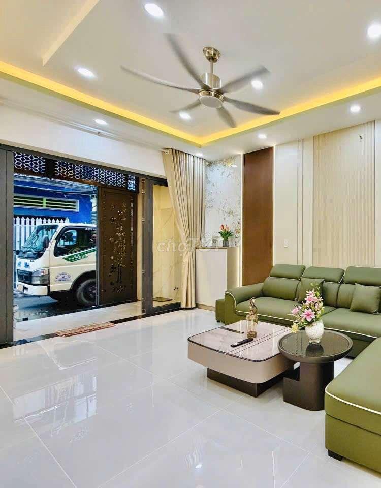 8,8 TỶ SỞ HỮU NHÀ MỚI 4 TẦNG , HẺM Ô TÔ NGAY CHỢ PHẠM VĂN BẠCH!