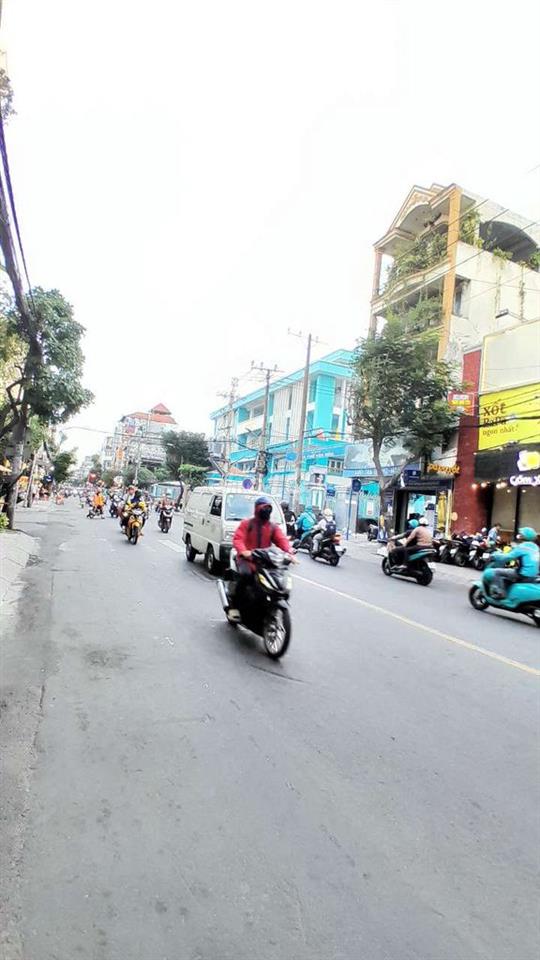 Cho thuê nhà 100 Đồng Đen 8x16m, 472m² sàn 
