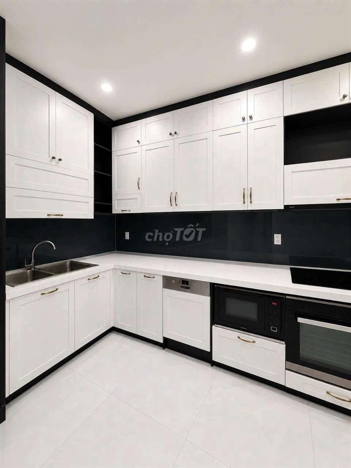 Bán nhà Bàu Cát 1 hầm lửng 4 lầu 10 phòng 26,6 tỷ