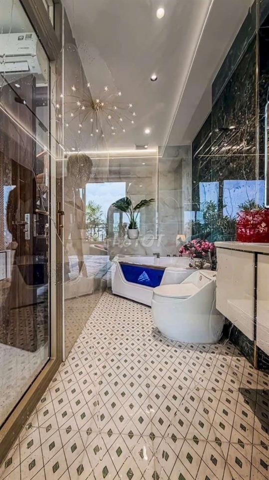Bán nhà đường Quang Trung trệt lửng 4 lầu thang máy,ô tô vào nhà