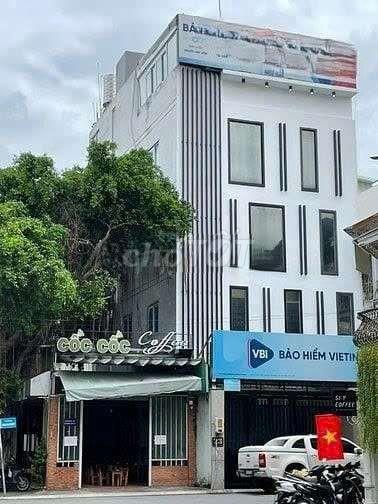 Cho thuê tòa nhà 8x20m, hầm trệt 4 lầu 120 triệu