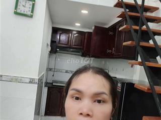 cần người đưa ống thở