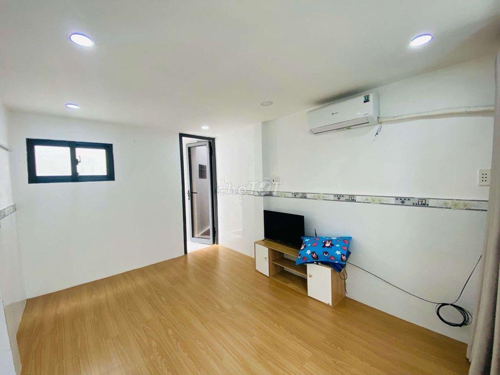 cần người đưa ống thở