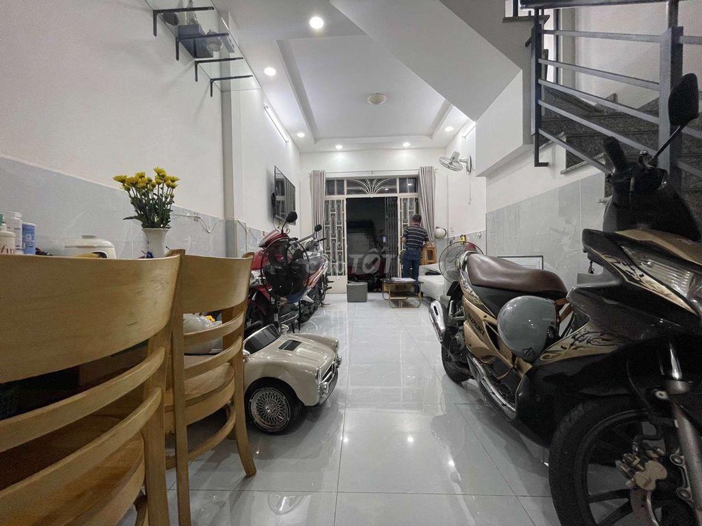 CẦN NGƯỜI RÚT OXY