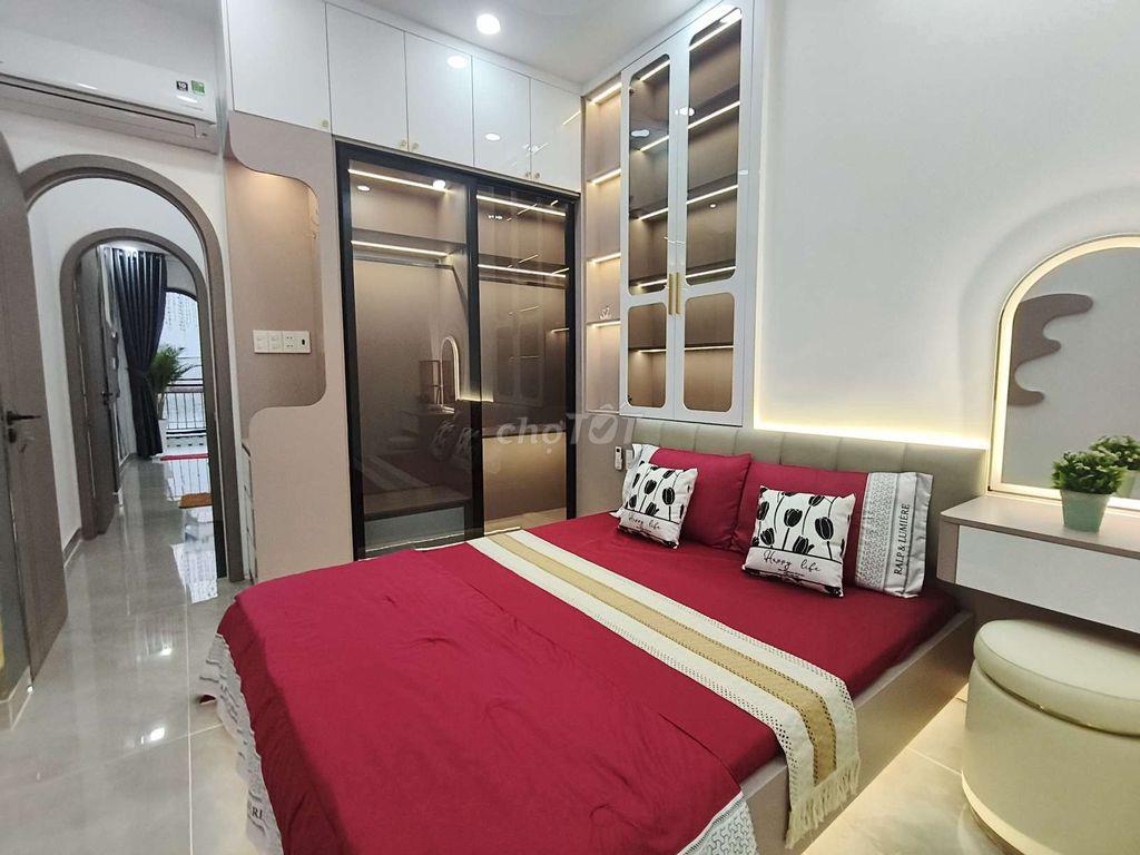 nhà hẻm xe hơi có pn dưới trệt p15,tb: 5.8tyTL