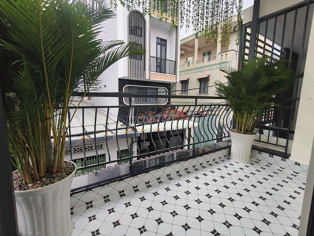 nhà hẻm xe hơi có pn dưới trệt p15,tb: 5.8tyTL