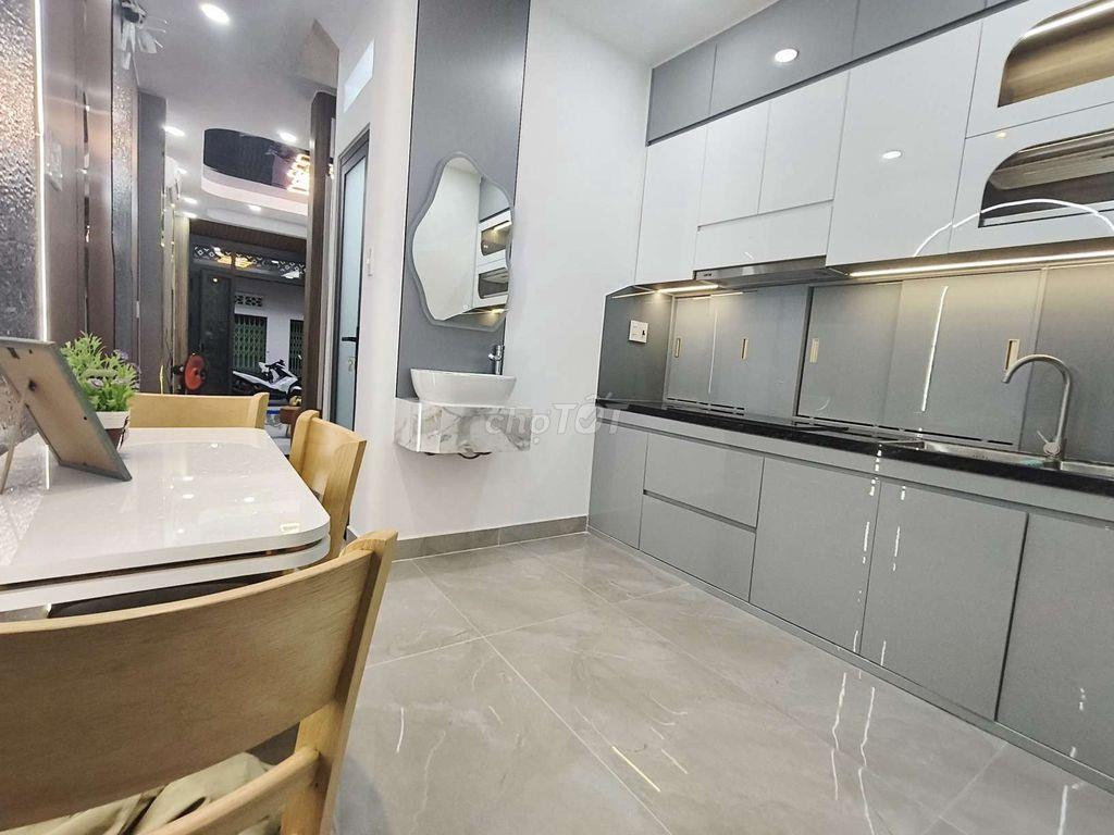 nhà hẻm xe hơi có pn dưới trệt p15,tb: 5.8tyTL