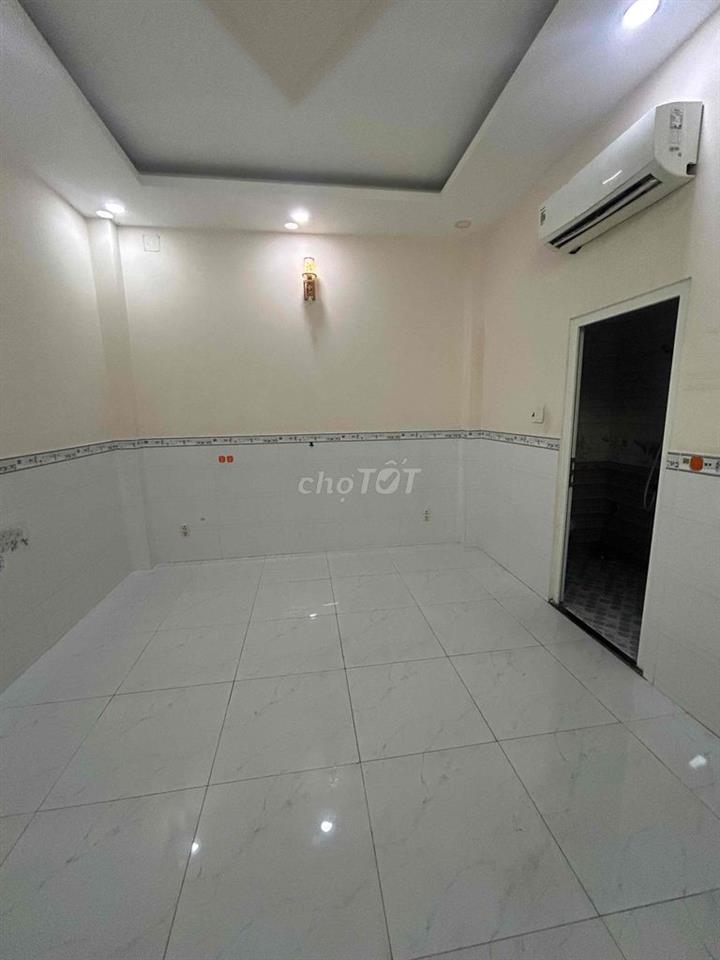 bùi quang là 5^15 trệt 2 lầu 3pn3toilet