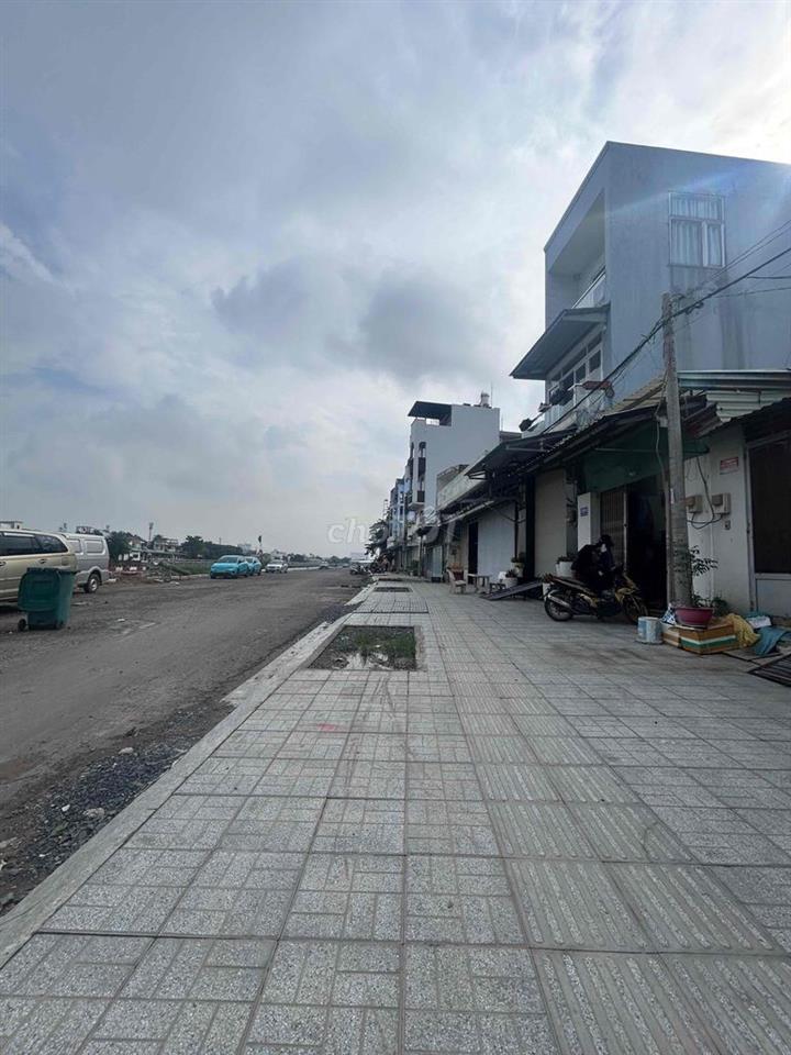 cho thuê nhà mặt tiền bờ kênh - giá 5tr5