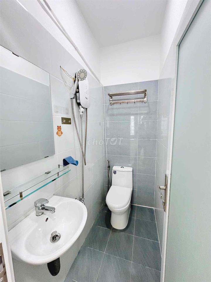nhà 2 mặt hẻm cách hẻm xe tải chỉ 15m