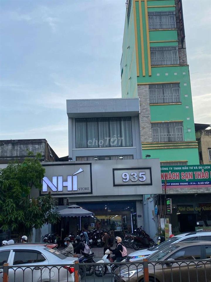 CHO THUÊ NHÀ MẶT TIỀN 935 QUANG TRUNG – VỊ TRÍ ĐẸP, KHÔNG GIAN RỘNG