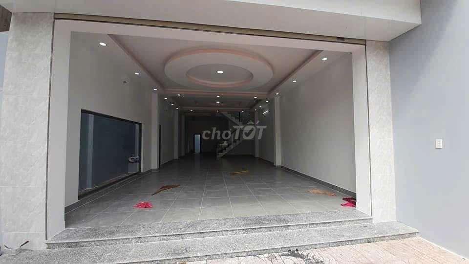 CHO THUÊ NHÀ MẶT TIỀN 935 QUANG TRUNG – VỊ TRÍ ĐẸP, KHÔNG GIAN RỘNG