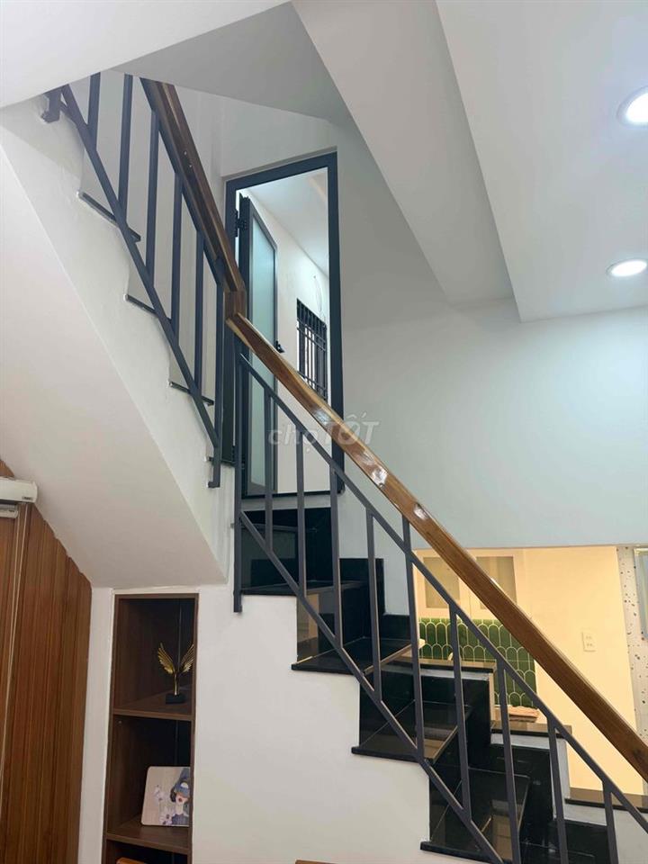 nhà 3 tầng 3pn chỉ hơn 3tỷ