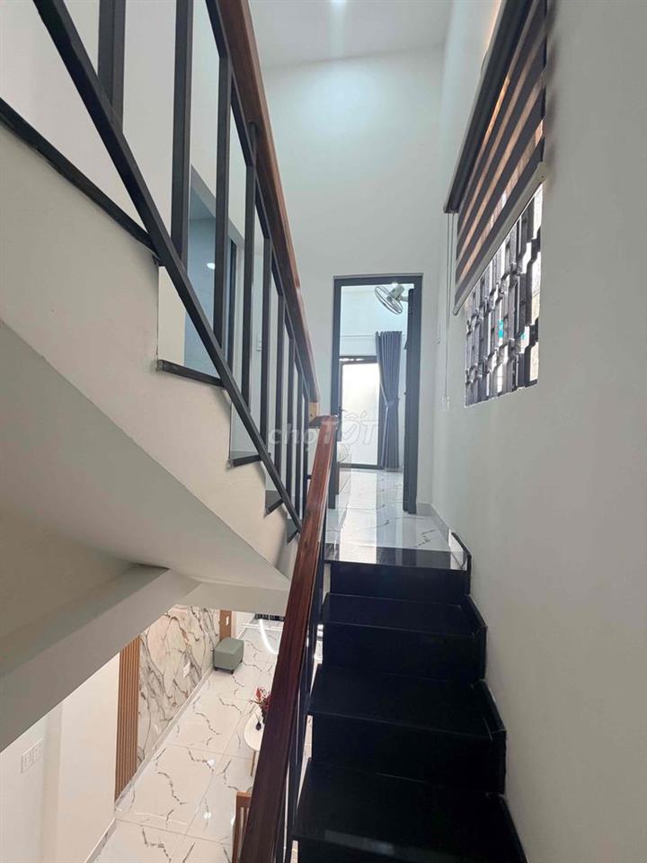 nhà 3 tầng 3pn chỉ hơn 3tỷ