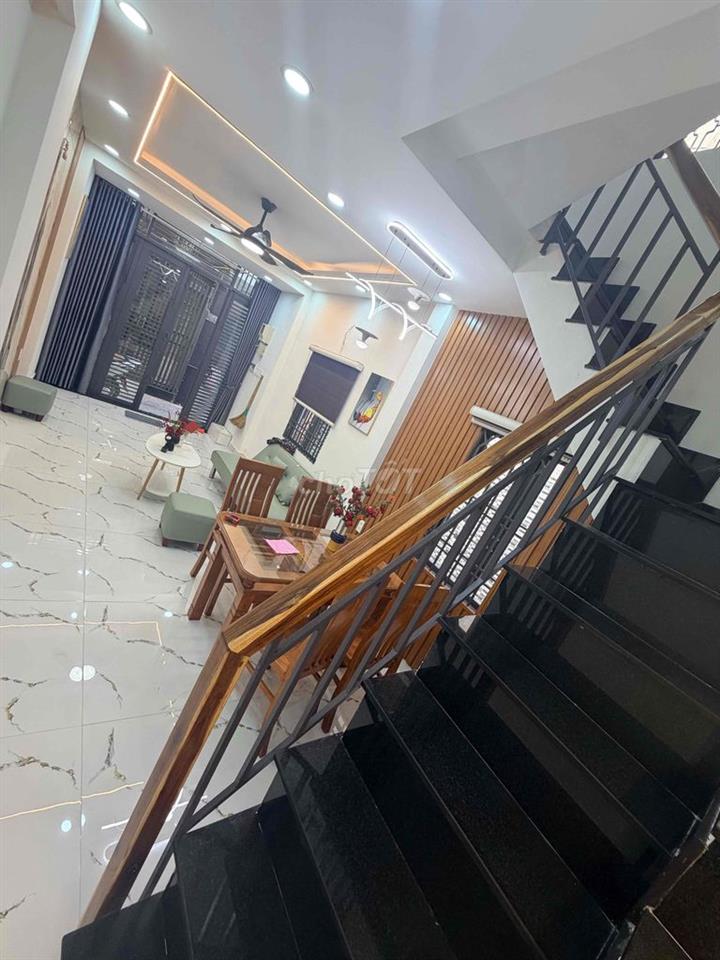 nhà 3 tầng 3pn chỉ hơn 3tỷ