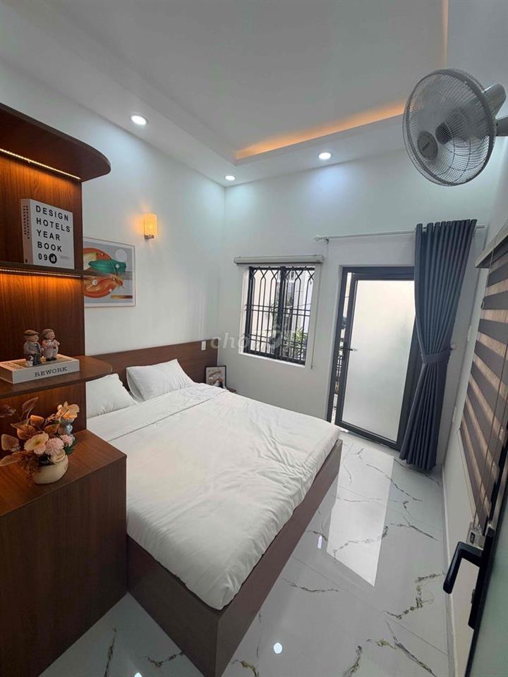nhà 3 tầng 3pn chỉ hơn 3tỷ