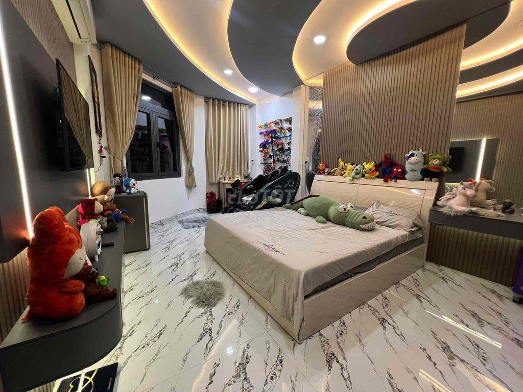nhà góc 2 mặt tiền hẻm xe hơi đậu trước cửa , ngay chợ gò Vấp