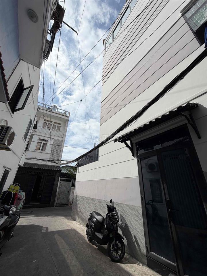 nhà góc 2 mặt tiền hẻm xe hơi đậu trước cửa , ngay chợ gò Vấp