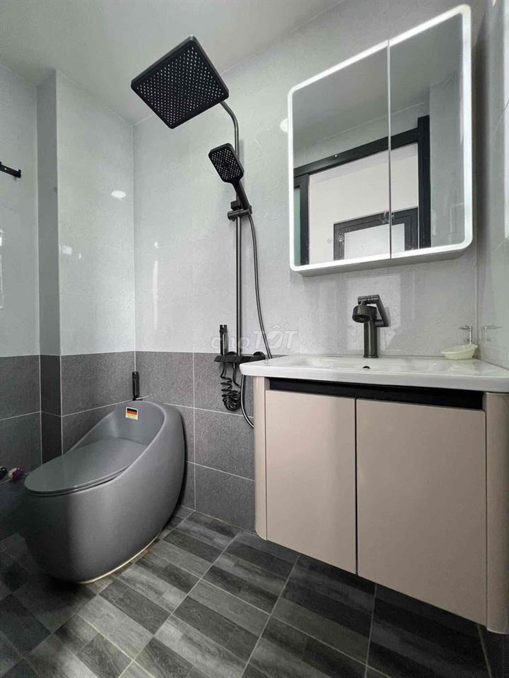 nhà góc 2 mặt tiền hẻm xe hơi đậu trước cửa , ngay chợ gò Vấp