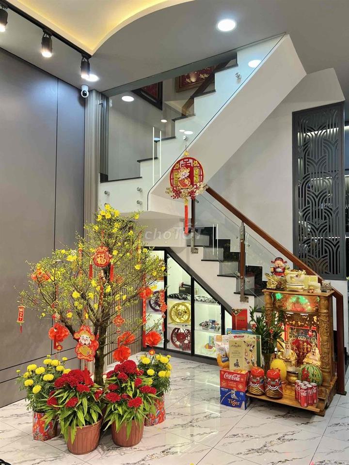nhà góc 2 mặt tiền hẻm xe hơi đậu trước cửa , ngay chợ gò Vấp