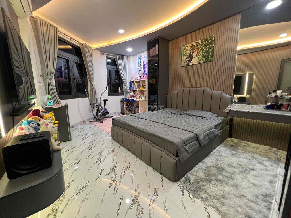 nhà góc 2 mặt tiền hẻm xe hơi đậu trước cửa , ngay chợ gò Vấp