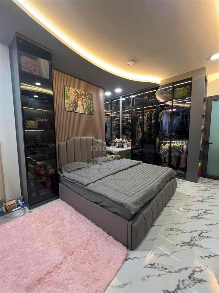 nhà góc 2 mặt tiền hẻm xe hơi đậu trước cửa , ngay chợ gò Vấp