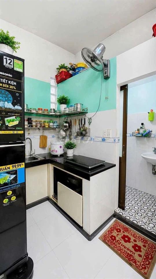 Nhà ngã tư ga Hà Huy giáp 57 M2 chỉ 2,x tỷ