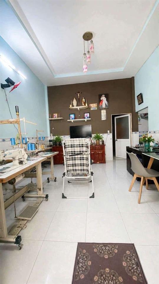 Nhà ngã tư ga Hà Huy giáp 57 M2 chỉ 2,x tỷ