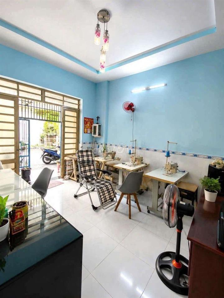 Nhà ngã tư ga Hà Huy giáp 57 M2 chỉ 2,x tỷ