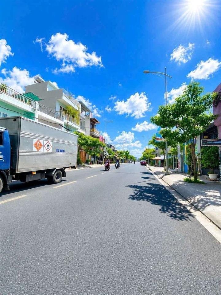 Nhà ngã tư ga Hà Huy giáp 57 M2 chỉ 2,x tỷ