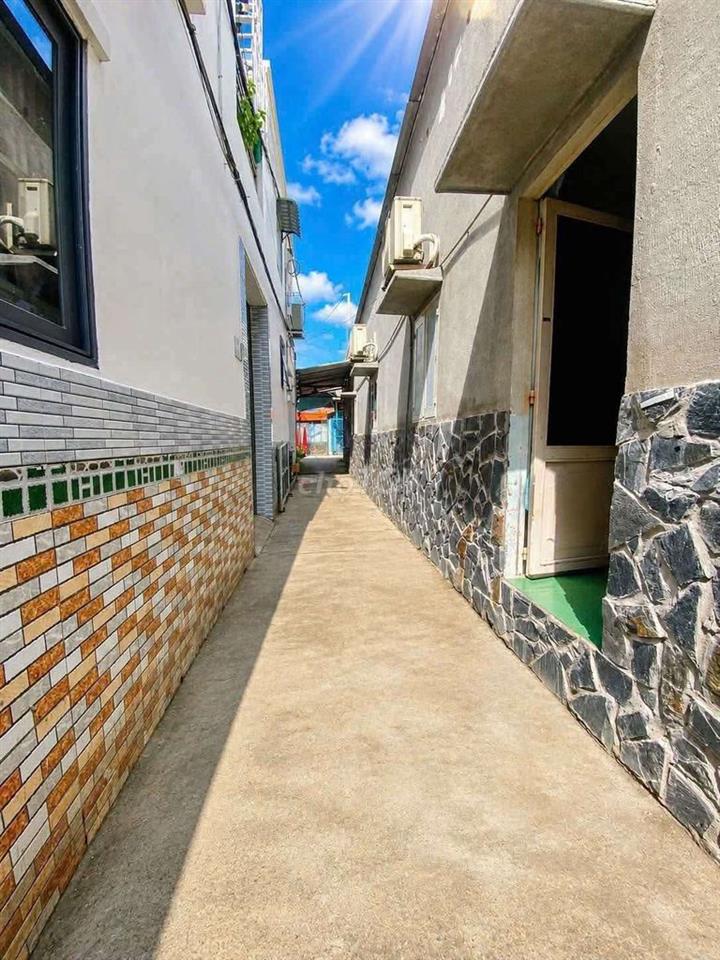 Nhà ngã tư ga Hà Huy giáp 57 M2 chỉ 2,x tỷ