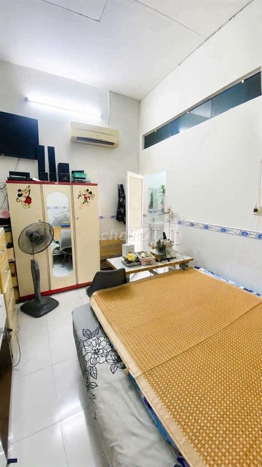 Nhà ngã tư ga Hà Huy giáp 57 M2 chỉ 2,x tỷ