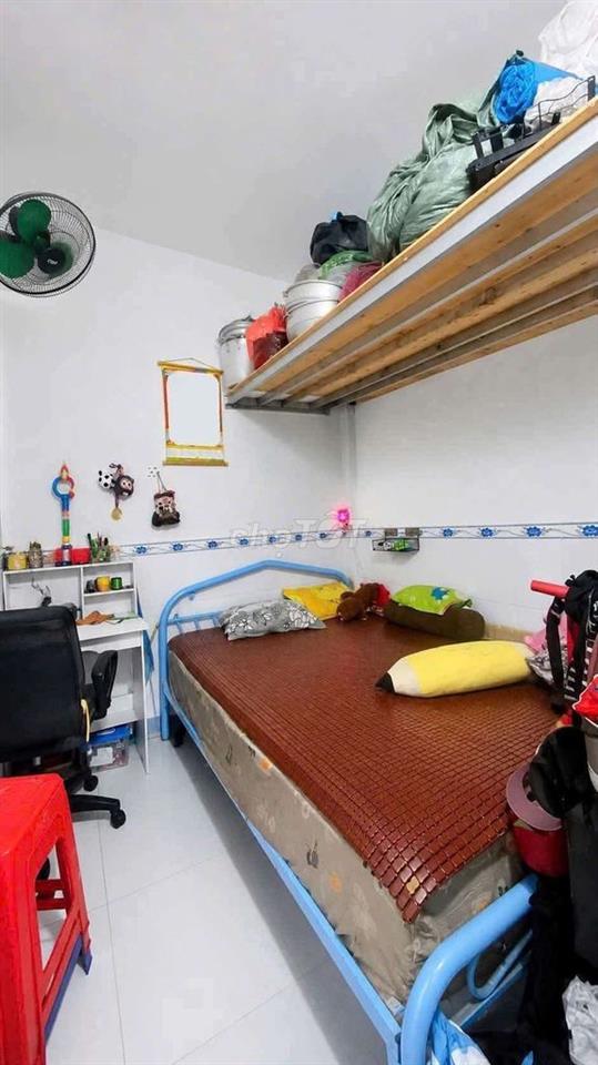 Nhà ngã tư ga Hà Huy giáp 57 M2 chỉ 2,x tỷ