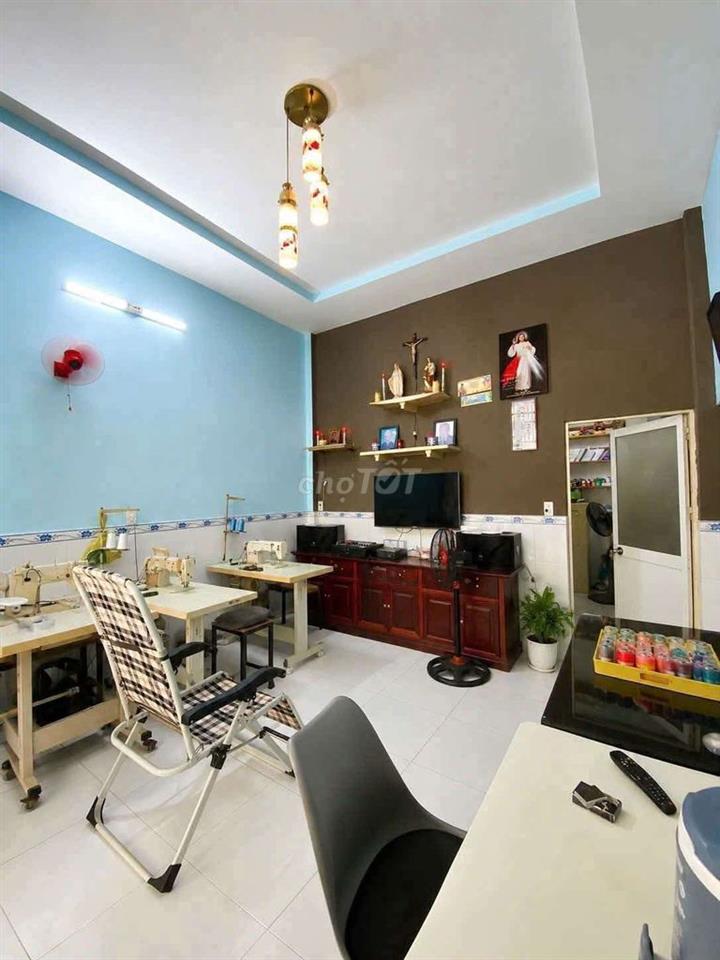 Nhà ngã tư ga Hà Huy giáp 57 M2 chỉ 2,x tỷ