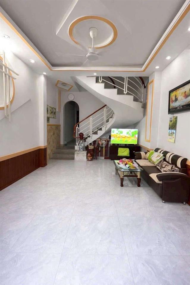 hẻm  ô tô ,3 tầng ,68 M2 chỉ 4,3 tỷ 