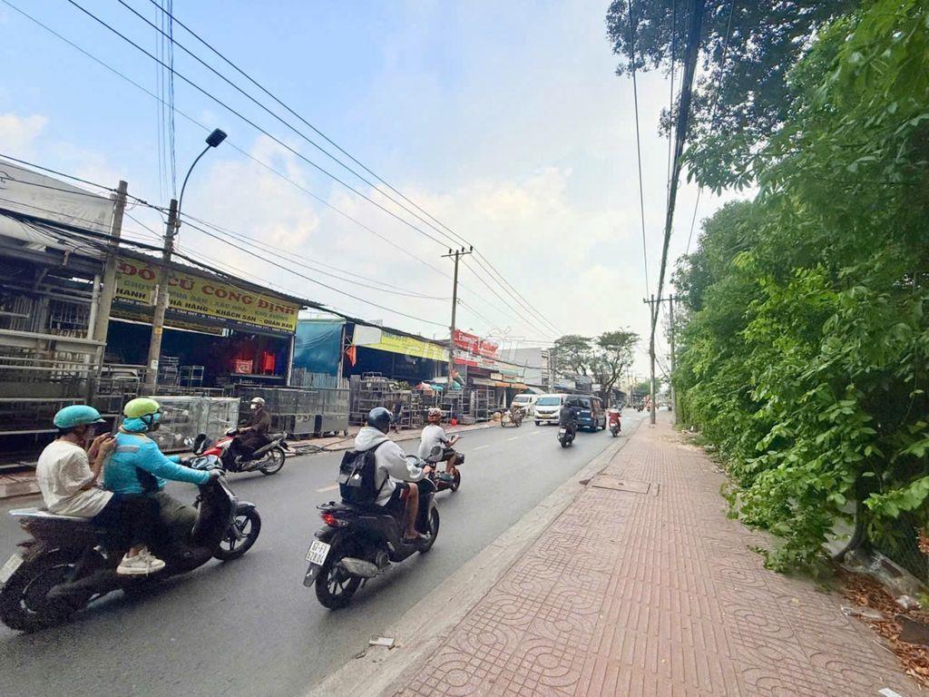 BÁN NHÀ 584 BÌNH LONG 188,2M2, NGANG 4, DÀI 48 SÁT AEON TÂN PHÚ 11,8TỶ