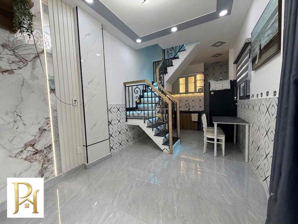 Sát HXH, 50m2 sử dụng, 2 tầng, 2 phòng ngủ, Phạm Văn Chiêu, nhỉnh 3T