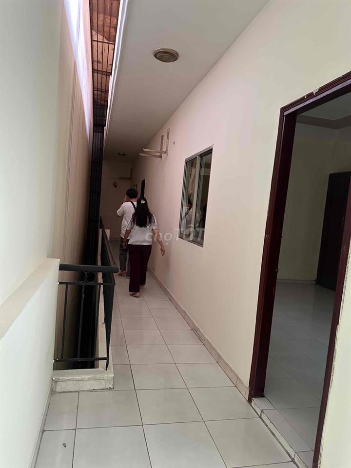 hẻm 656/74/ xe hơi vô nhà 14ty9 dt đất 198,7m2