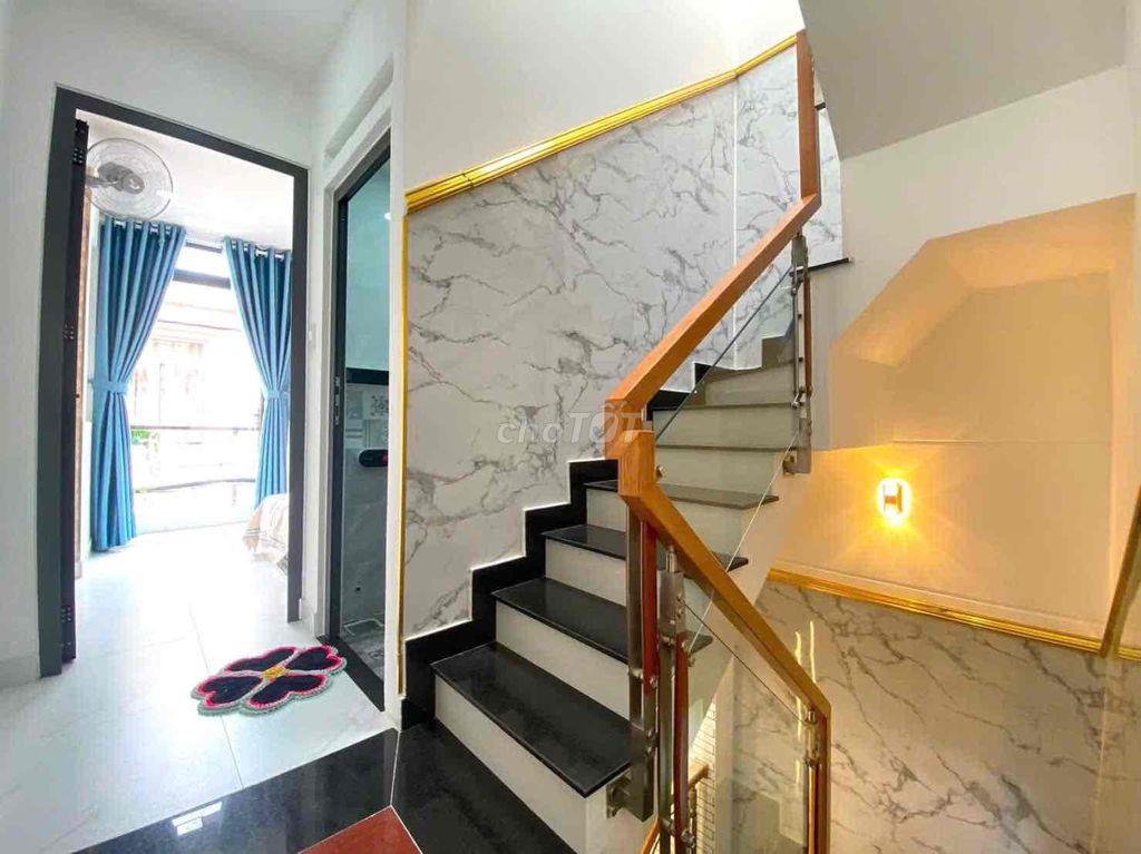 GIÁ 4,55 tỷ, Căn Nhà SHR 3 lầu Gò Vấp.