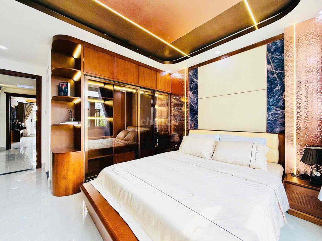 NHÀ PHỐ CÓ THANG MÁY PHƯỜNG 9