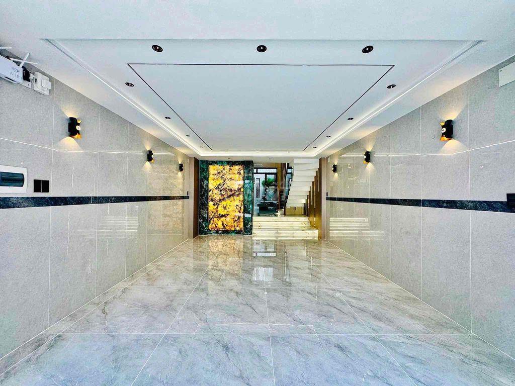 2 MẶT TIỀN ĐƯỜNG XE HƠI TRÁNH NHAU NGAY CHỢ TÂN SƠN_PHẠM VĂN BẠCH