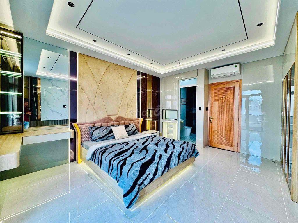 2 MẶT TIỀN ĐƯỜNG XE HƠI TRÁNH NHAU NGAY CHỢ TÂN SƠN_PHẠM VĂN BẠCH