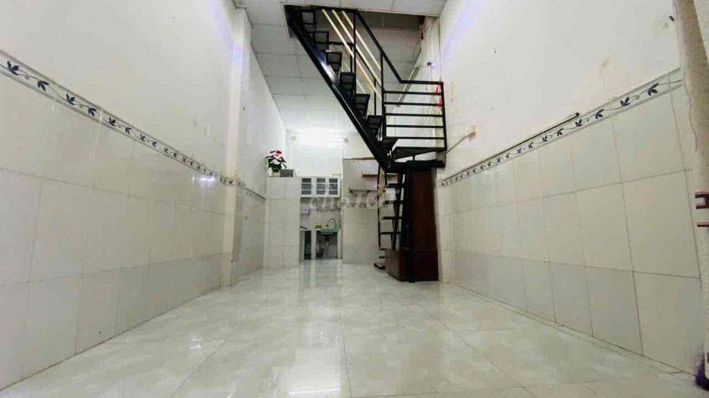 bán nhà nhỏ đủ công năng 2phòng ngủ kín. nhà 1 trệt 1 lầu.